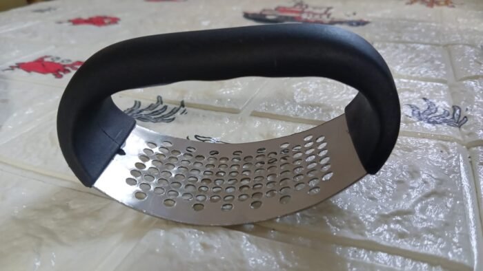 Multipurpose Garlic Presser Squeeze Press Crusher Stainless Steel Kitchen Tools,  Quick Handy Ginger Garlic Crusher - Image 10
