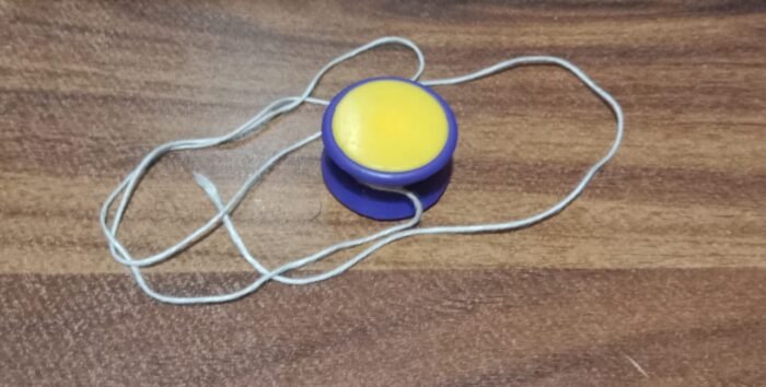 Small yoyo toy with string,  rotating yoyo toy,  brain exerciser for kids - Image 7