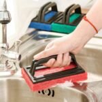 Handle brush for cleaning tiles